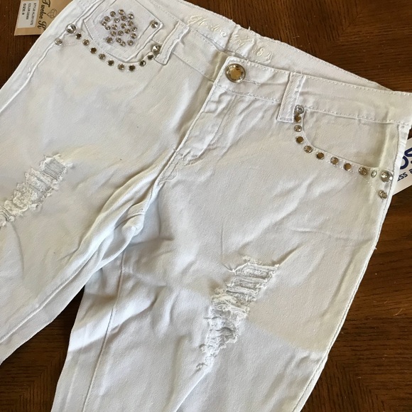 New - Distressed White Cropped Jeans - Picture 4 of 8